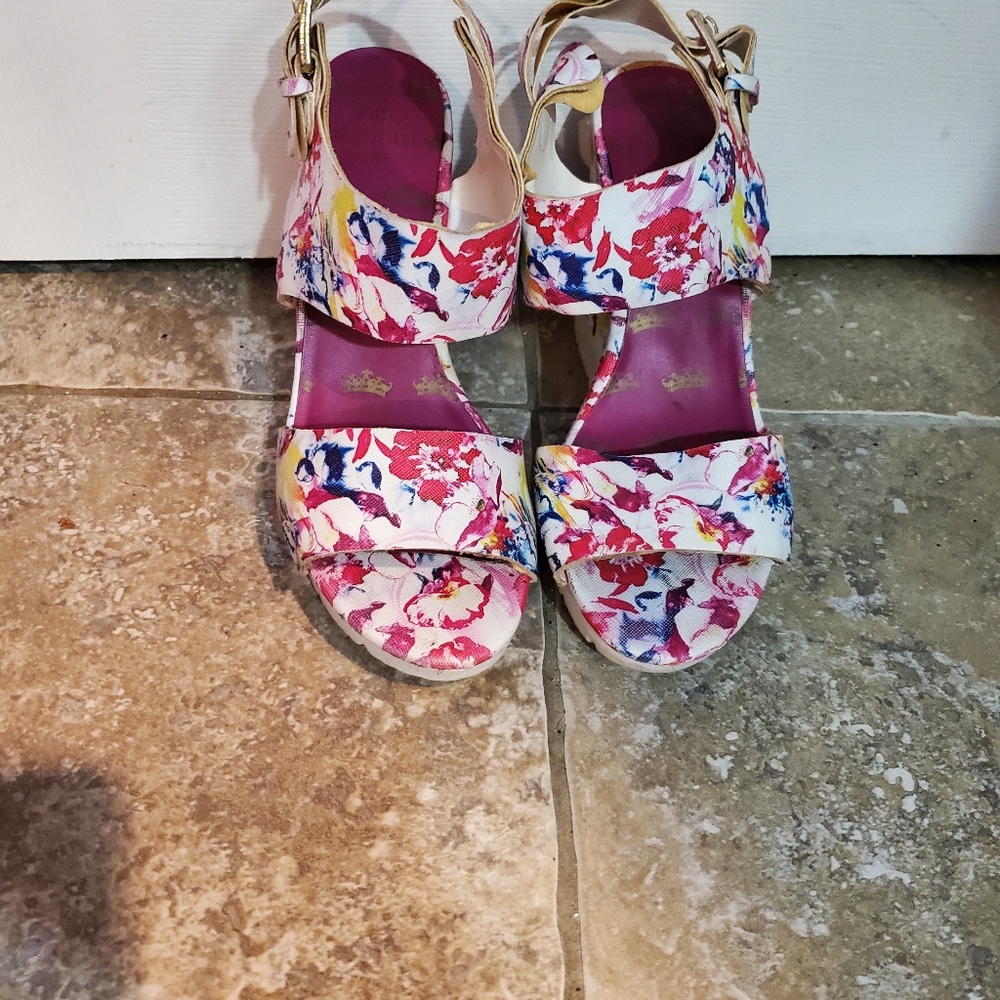Sandals - Picture 2 of 4